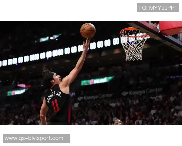 克莱半场表现出色三分球完美命中助力球队进攻火力全开