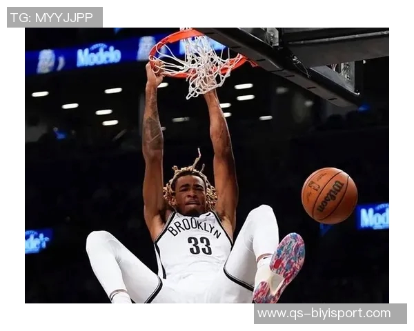 克拉克斯顿高效表现全队依赖他12投8中轻松砍下17分4篮板2助攻 克拉克斯顿高效表现全队依赖他12投8中轻松砍下17分4篮板2助攻