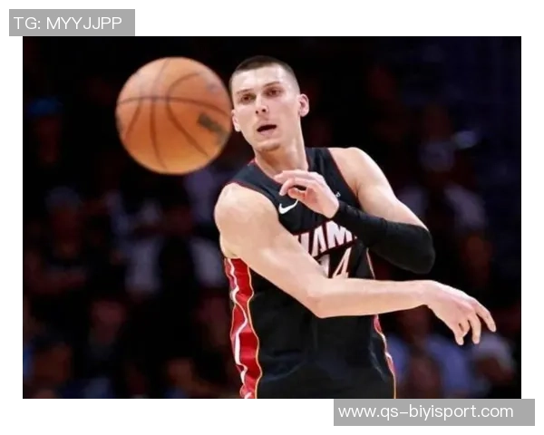 希罗赞鲍威尔训练刻苦表现优异为其取得佳绩感到由衷高兴 希罗赞鲍威尔训练刻苦表现优异为其取得佳绩感到由衷高兴