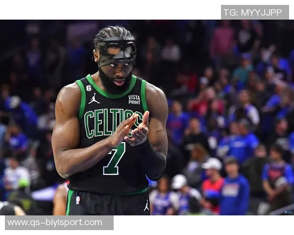 杰伦布朗表现出色17投8中斩获20分外加8篮板5助攻4抢断三分球命中率待提升