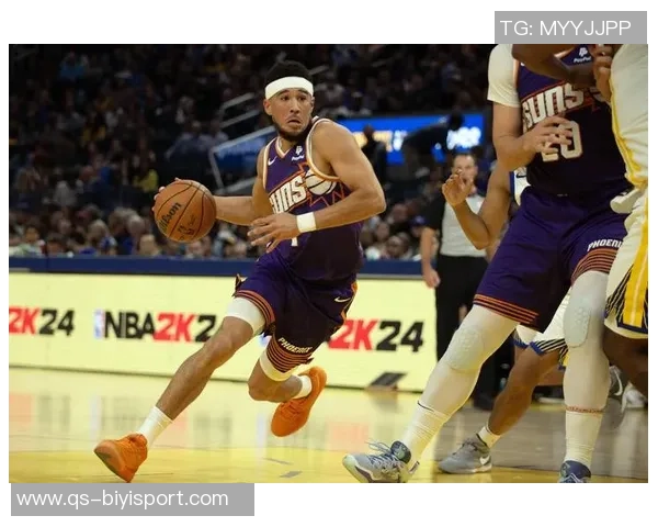 布克表现惊艳第三节独得16分全场砍下33分5板7助助球队取胜