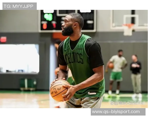 杰伦布朗强调年轻锋线心态稳定继续为他们提供支持与成长机会